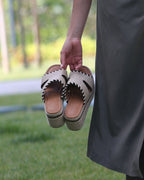 Chinelo de plataforma em ráfia com detalhes em dois tons - CRU - Nkn Nekane