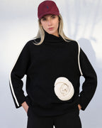 Camisola de Gola Alta com Flor Aplicada - Bize