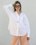 Camisa oversized com alfinete decorativo - Essentiel